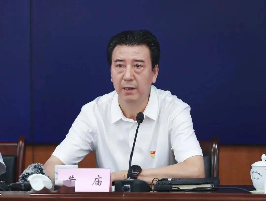 省财政厅一级巡视员黄庙就关于加快促进服务业恢复稳定增长若干措施