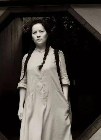 金铃子,诗人,书画家.中国作协会员.