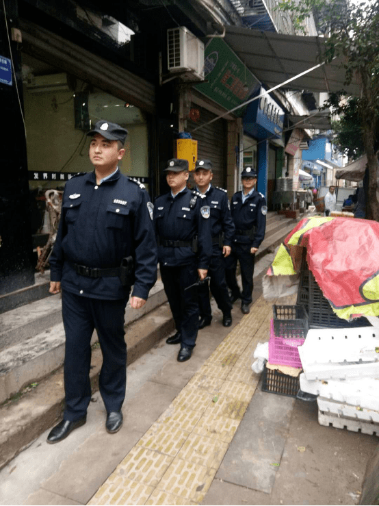 白沙镇政府社区治安专职巡逻队密织巡逻防控网守护一方平安