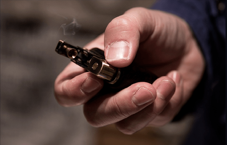 为什么这款火机,不抽烟的人买的最多?_打火机