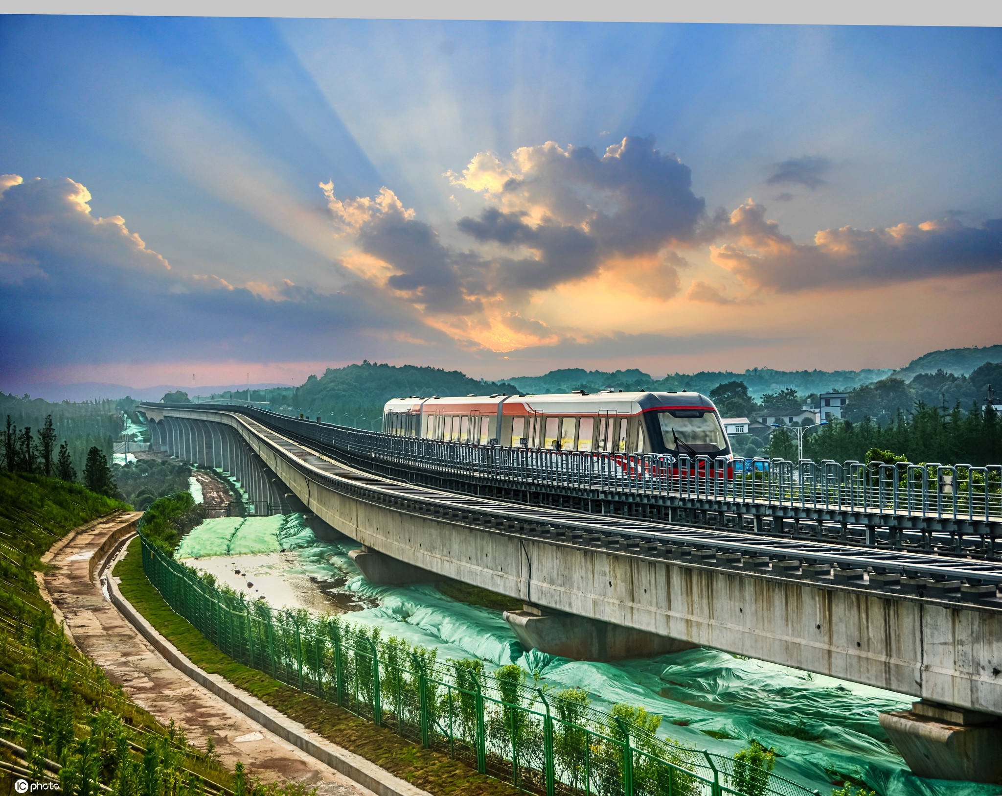 长沙磁浮快线:国产中低速磁悬浮铁路快线