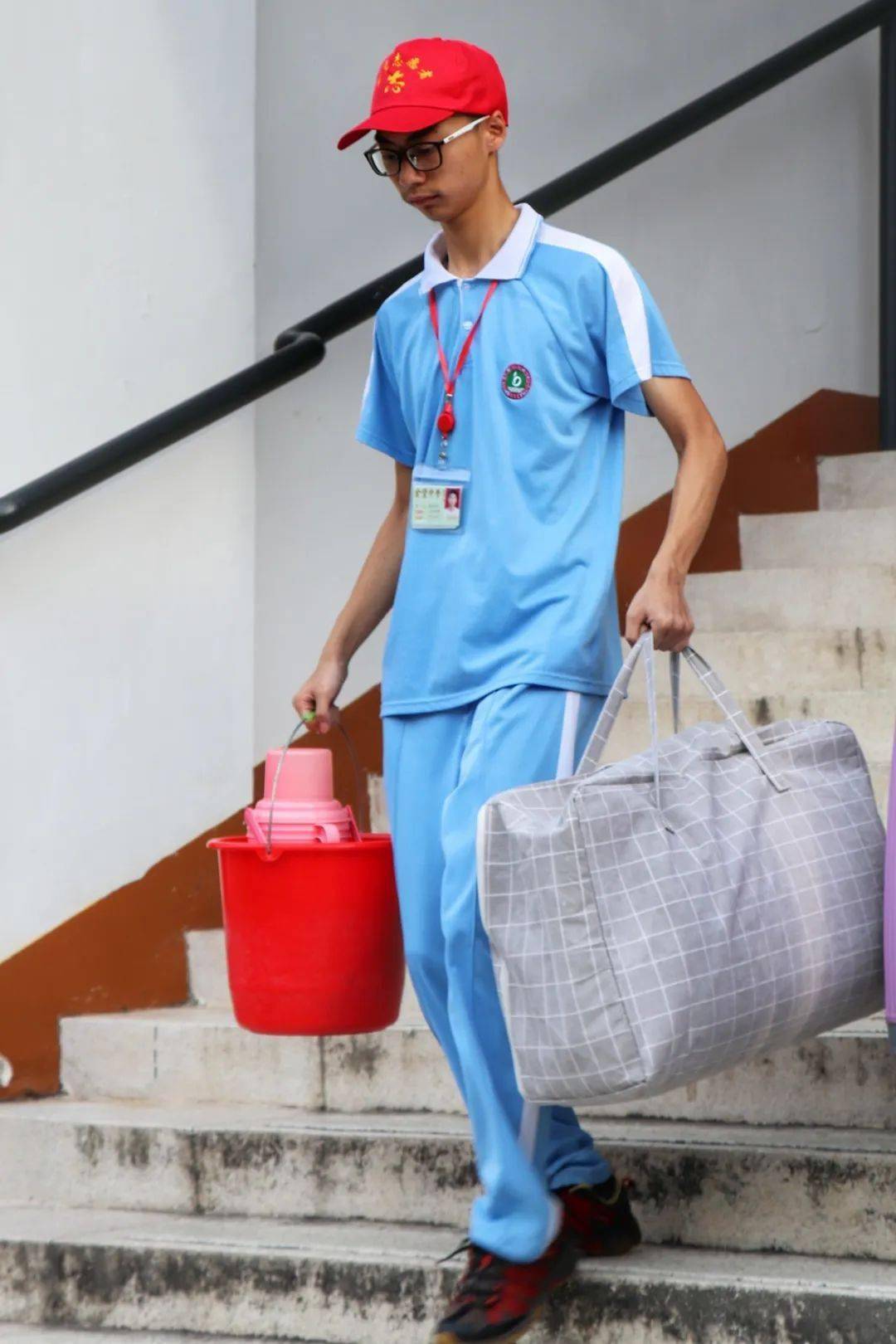 温馨的高考真情的陪伴金堡中学