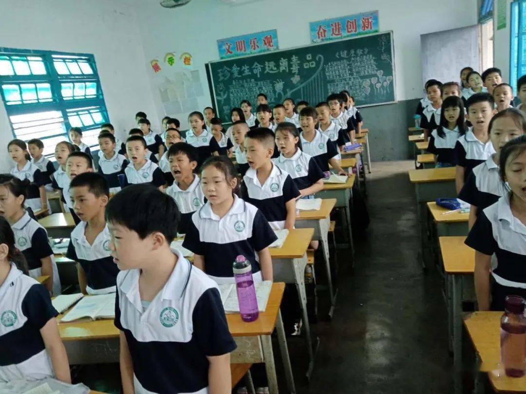 葵潭镇校:唱红歌,教育防疫两不误!