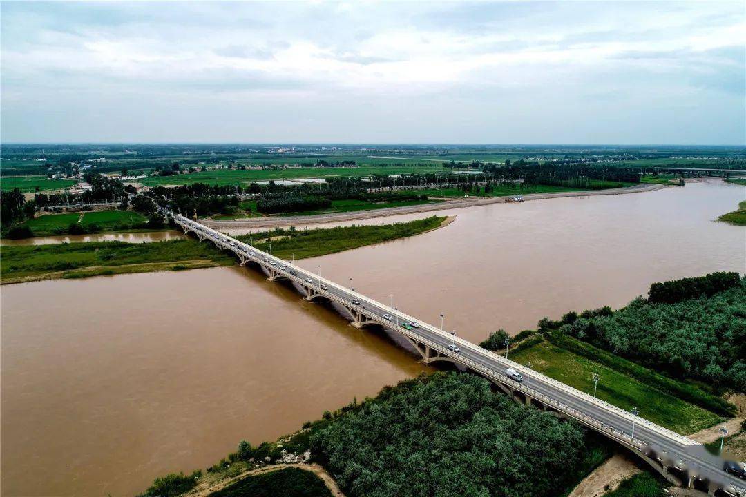 最长的支流,流经原州区,海原县,同心县,从中宁县汇入黄河,干流总长320