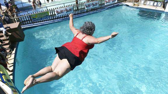 奥运会规则相反的跳水比赛水花越大分数越高场面太刺激了