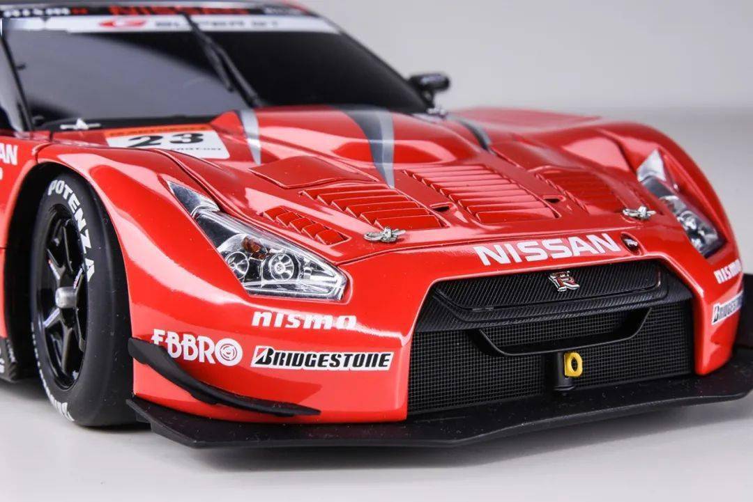还是相当不错的这又是autoart的合金全开赛车模型r35 gt500不可或缺有