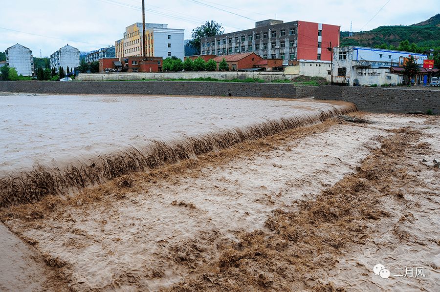 2013年沁水县城涨大河
