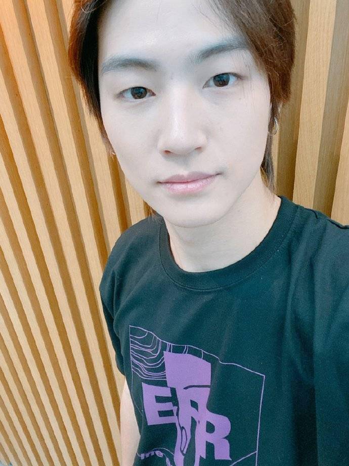 素颜美男林在范金有谦鸟宝宝们也很想念挂挂子呀