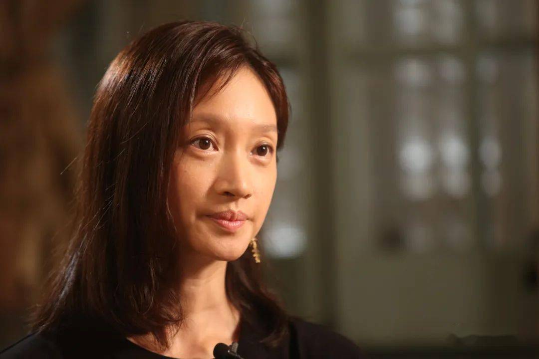 和演员沈佳妮重访童年艺术圣殿上海弄堂走出来的她并非王琦瑶