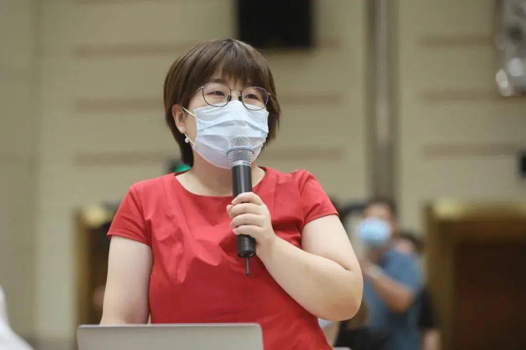 郭凯:其实这是挺重要的创新,一个就是小微企业的延期还本付息应延尽延