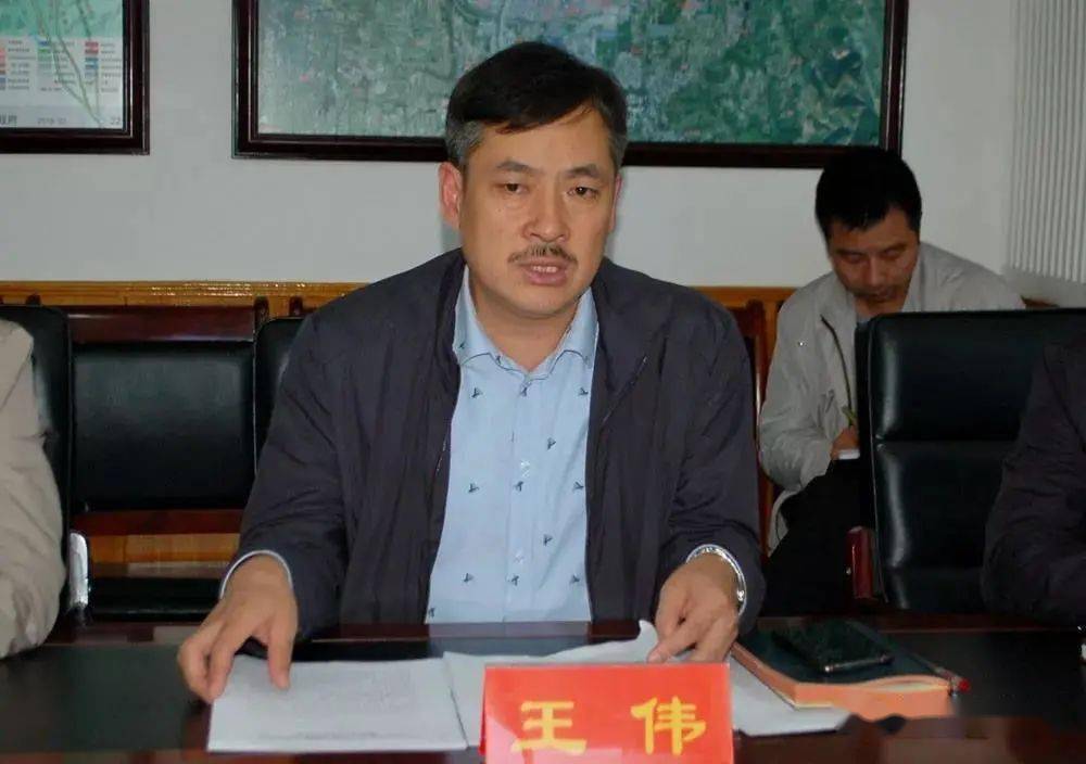 9月17日,我市召开创建万村通客车提质工程示范县推进会,副市长王伟