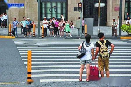 一律直接处罚今起上海对行人闯红灯乱穿马路等不再累进式执法