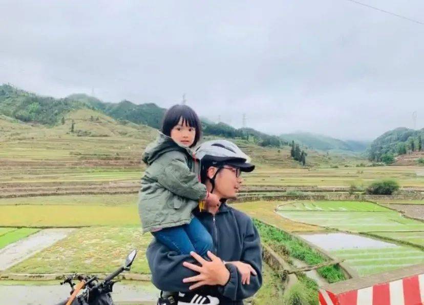 单亲奶爸带4岁女儿骑行西藏700多万人羡慕哭了