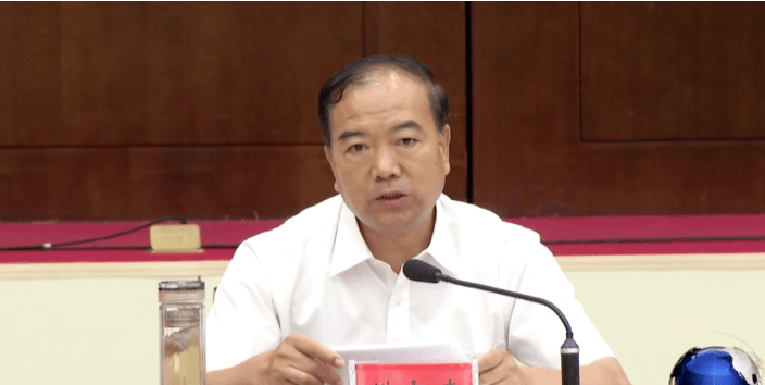 樊中青主持召开县委常委会会议