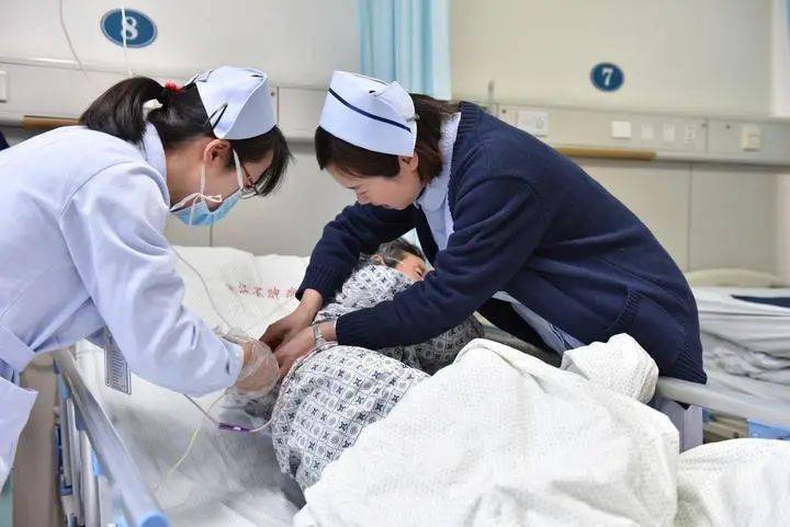 以生命的名义 浙江省肿瘤医院医护团队全力以赴守护患者