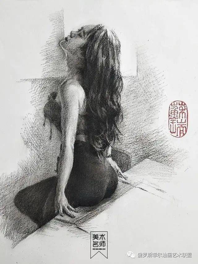 【素描欣赏】中国青年画家苏瑞他画笔下的人物,都是翘臀大眼的性感