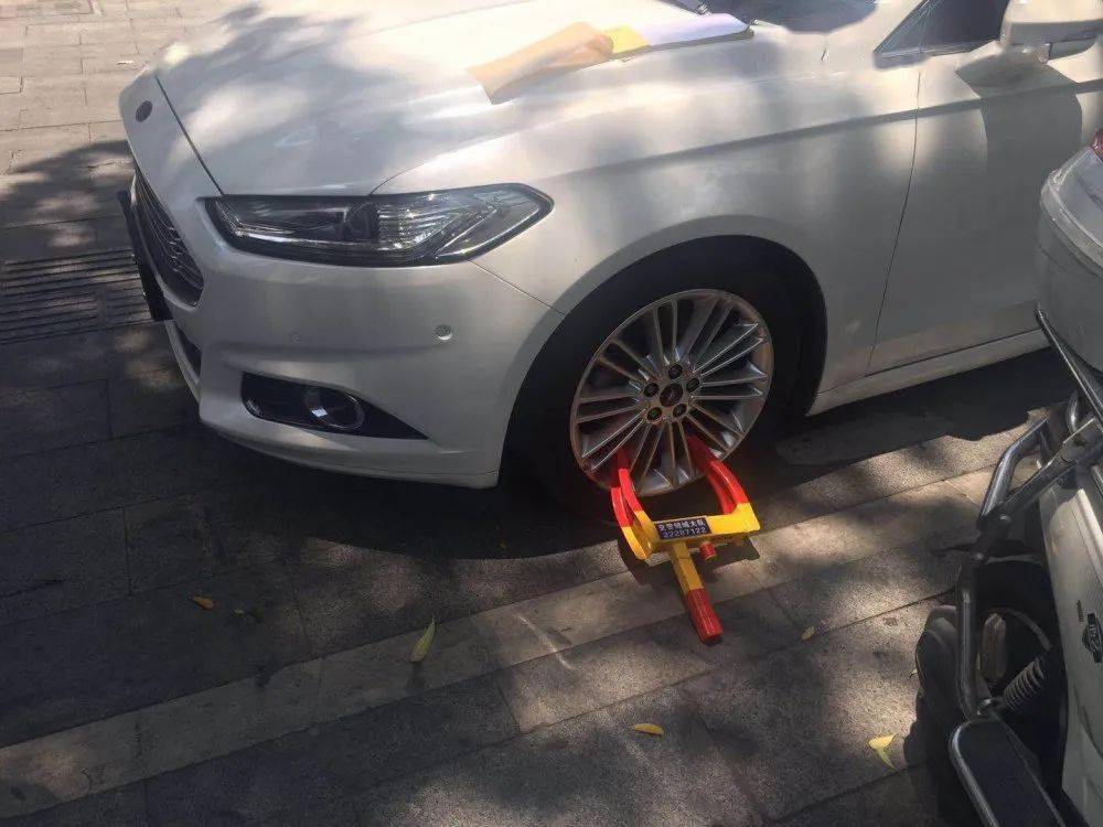 泉州交警出手了违停锁车