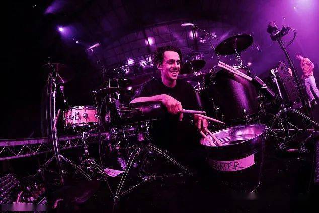 matt mcguire,澳大利亚年轻鼓手,1993年出生,6岁开始练鼓.