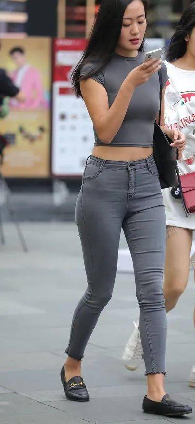 梨型身材女生穿衣服记住"4不要",特别是第2种,真的很显胖!