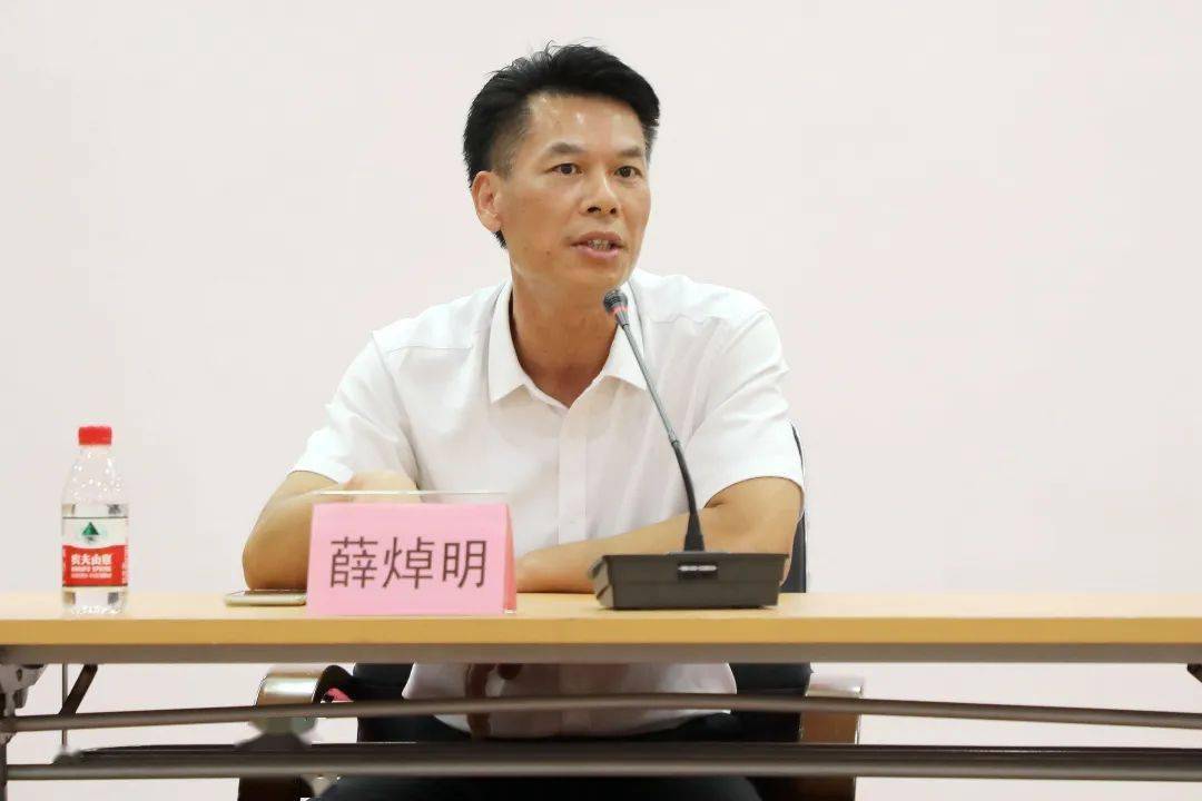 南头镇创文攻坚突击队出征_薛焯明