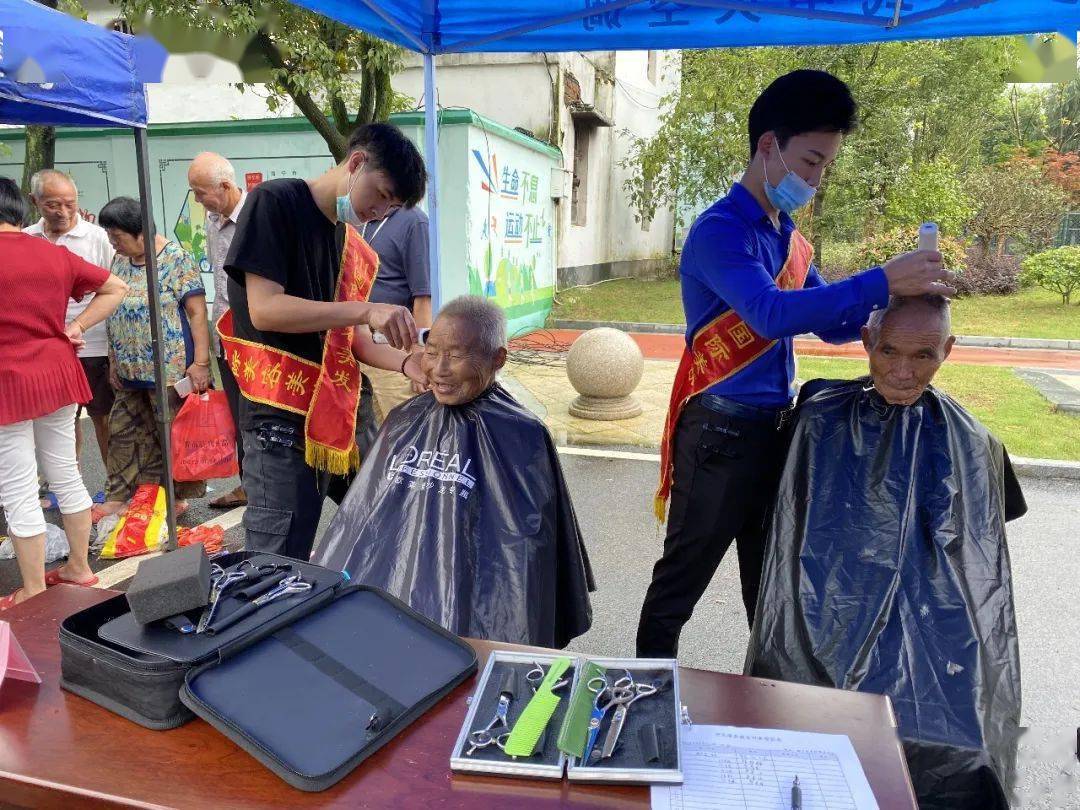 七号桥班列大巴开进村服务送上门许村七号桥班列驶入永福站