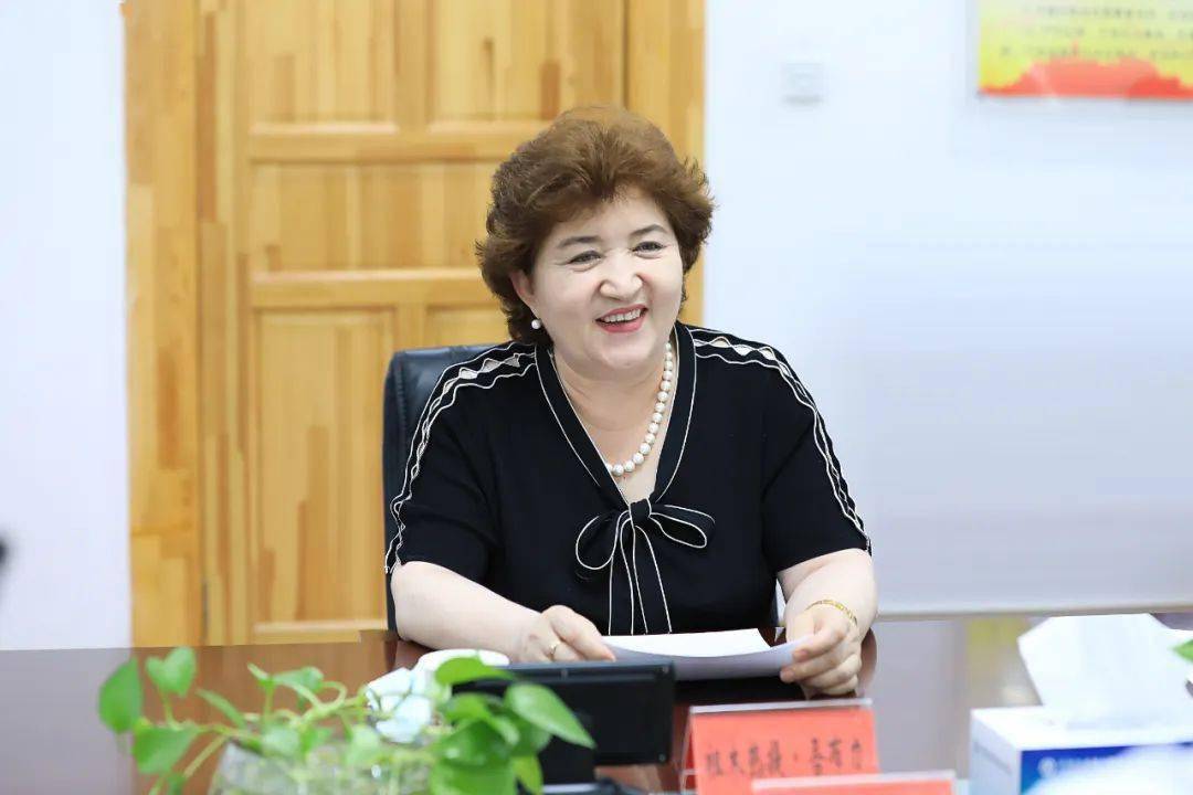 李成辉表示,哈密能源公司五号井联合试运转标志着哈密能源从基建矿井