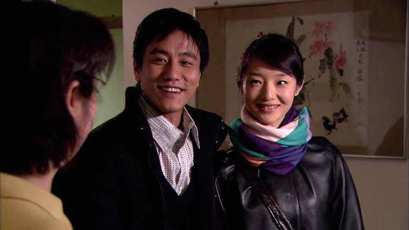 再过把瘾:儿子是个穷光蛋,却领回一个漂亮空姐当媳妇,爸妈乐了