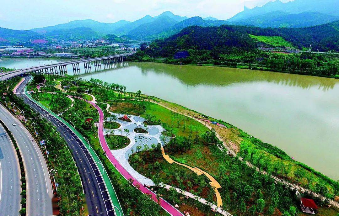 福建省南平市顺昌县余坊湿地公园景观步道(5月29日摄) 林善传摄