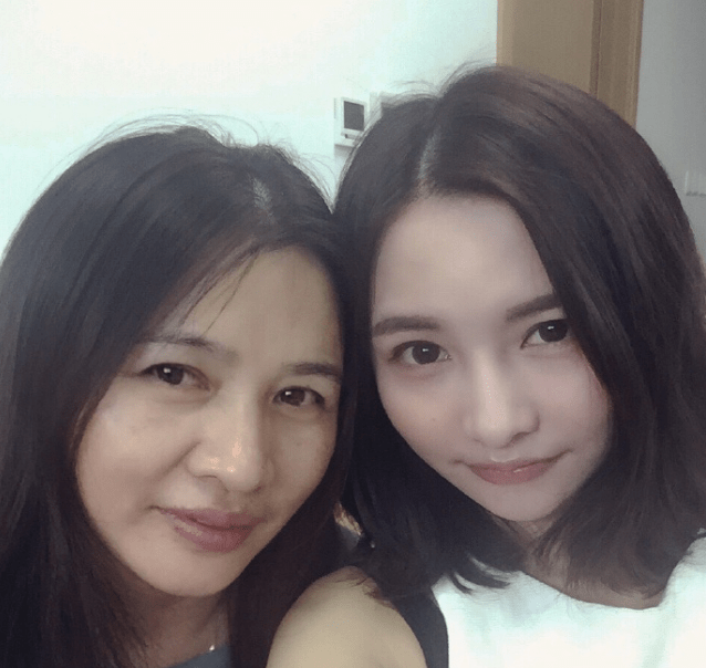 miss整容事件不攻自破与父母合照曝光长相竟然一模一样