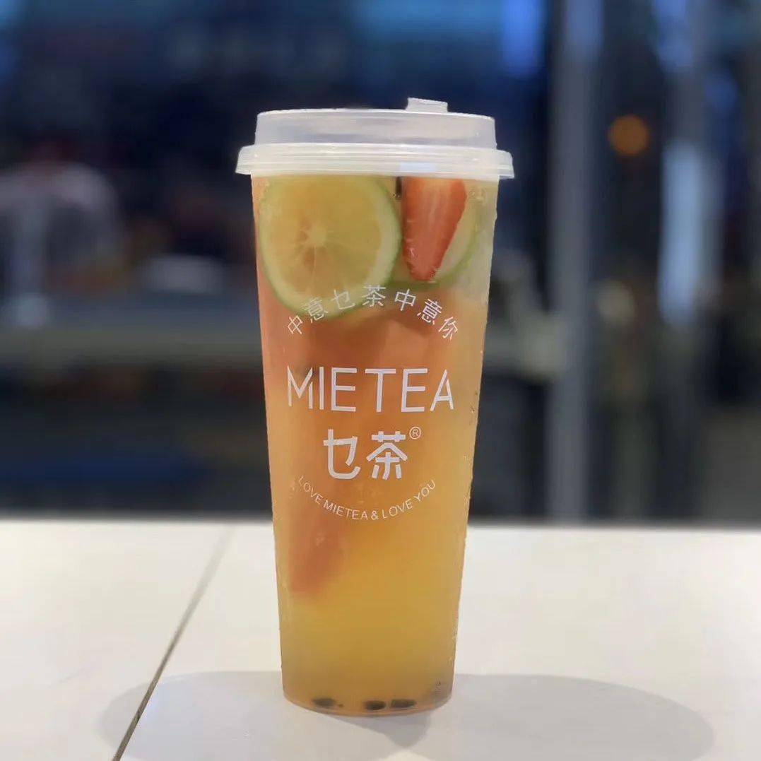 开在华美中心城的奶茶店,全场饮品买一送一啦!