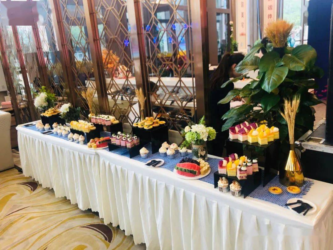 前期我们中寰文化新媒体运营中心为恒大御景半岛红酒品鉴会进行现场的