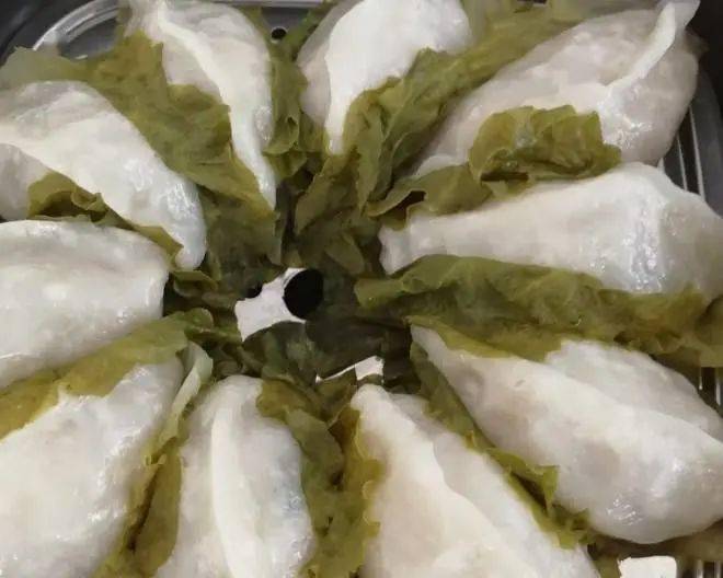 仙人粄,梅州地区又叫"草粄",使用仙人草制成的,与龟苓膏很相似,但是