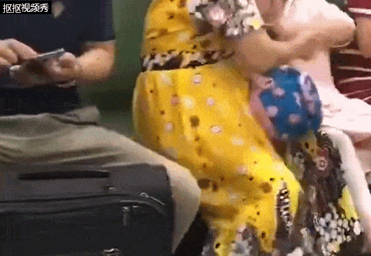 妇女|地铁里不戴口罩，奶奶连扇孙女3耳光！网友热议：太狠了vs扇得对