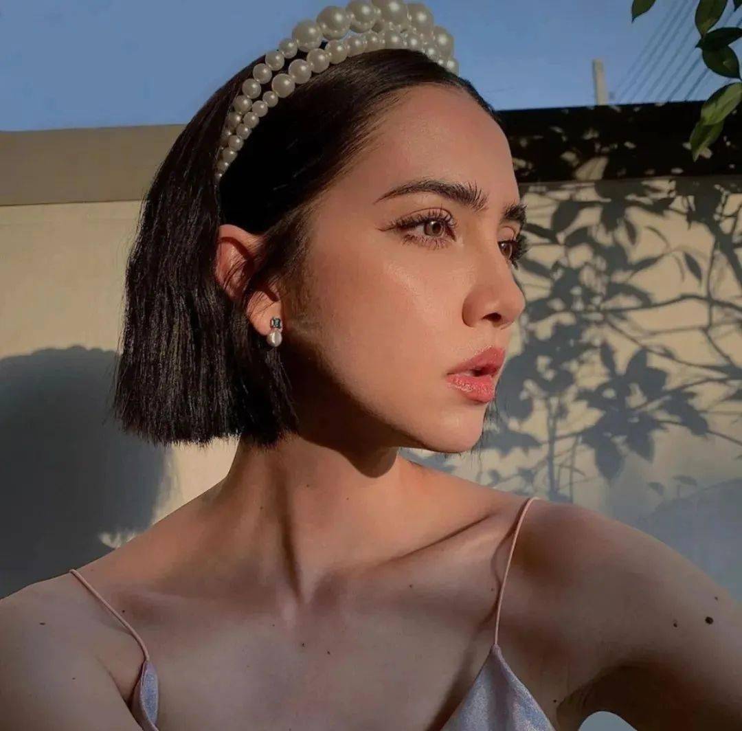 流苏短发可甜可帅,只要通过 不同 刘海&发色变换,就可以打造出 不同的