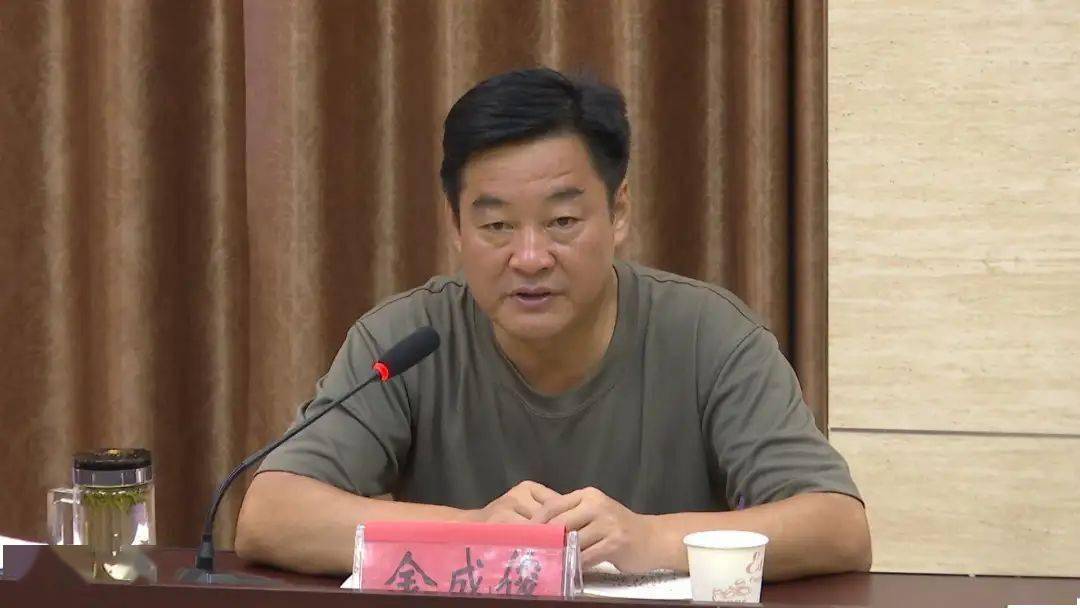 县领导拱艳,郜志华,徐毅,王健,桑祥庆就当前防汛工作作了汇报和部署.