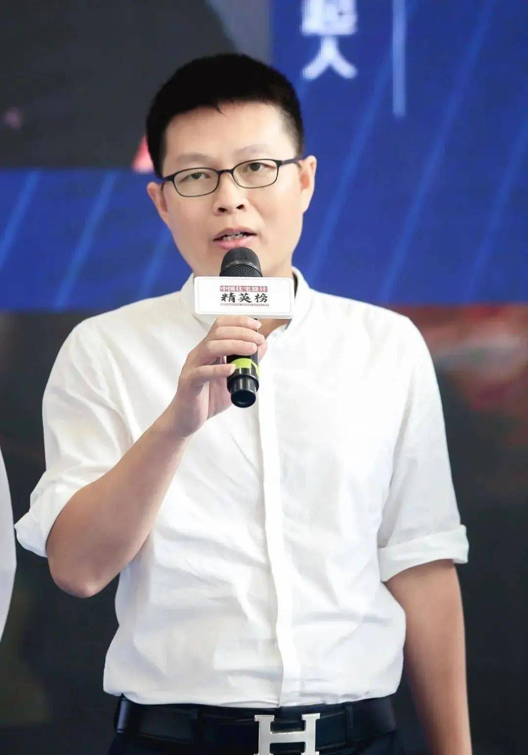 秘书长 谢兆连 (左)珠海赛区发起人:珠海市室内装饰行业协会会长 钟毅