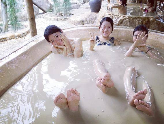 越南最开放的活动男女混浴女孩洗完对皮肤好