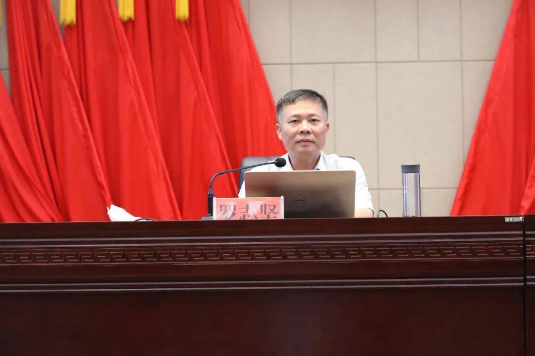 辅导报告,市委组织部副部长,市考核办主任郑锦锋同志主持并作动员讲话