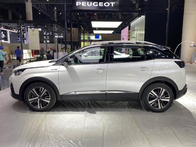 2020成都车展前瞻:一箱油跑810km 标致4008插混实拍