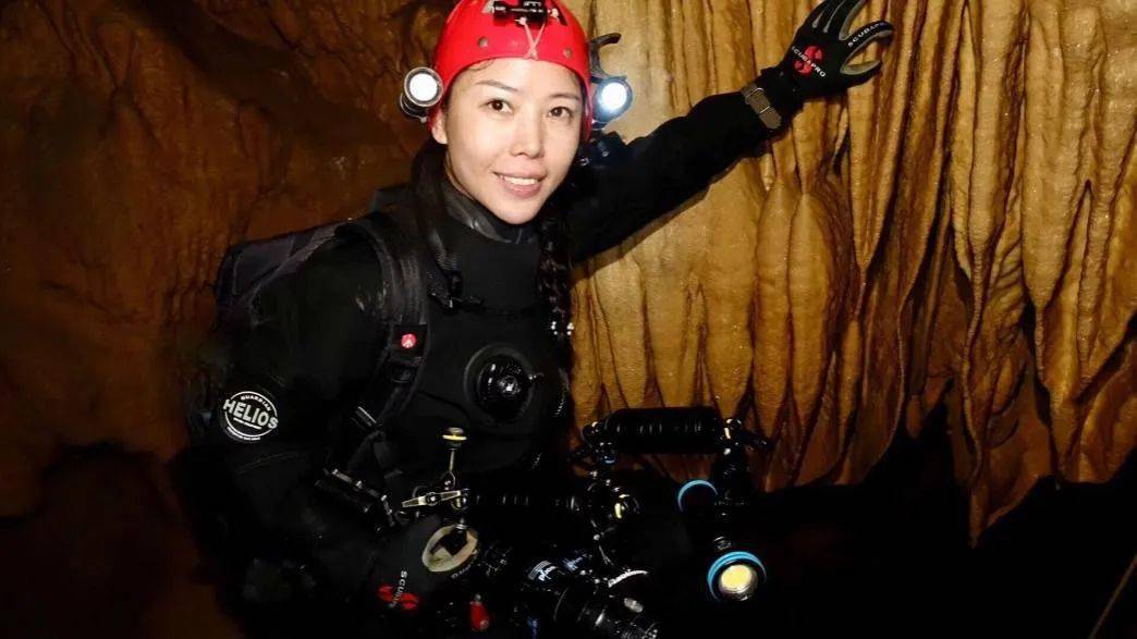 工匠精神 | 周芳"潜行四海"拍《水下中国》_潜水