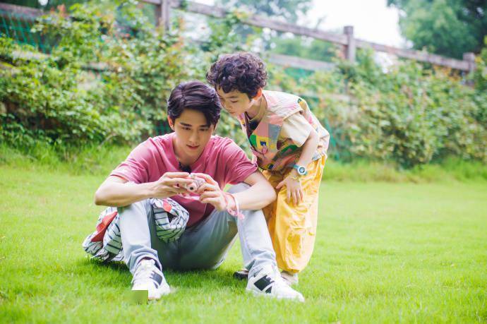 张新成更新《奇妙小森林》剧照 据说这一期橙子哥哥有一点厉害_app