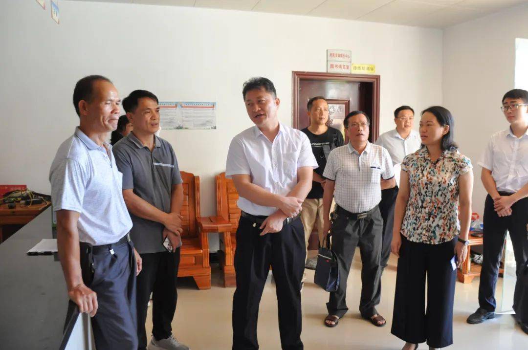 李备战到龙圩区新地镇大同村调研脱贫攻坚工作