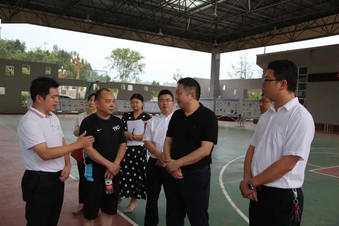 南部东辰学校迎来市教体局副局长唐永强一行调研指导67