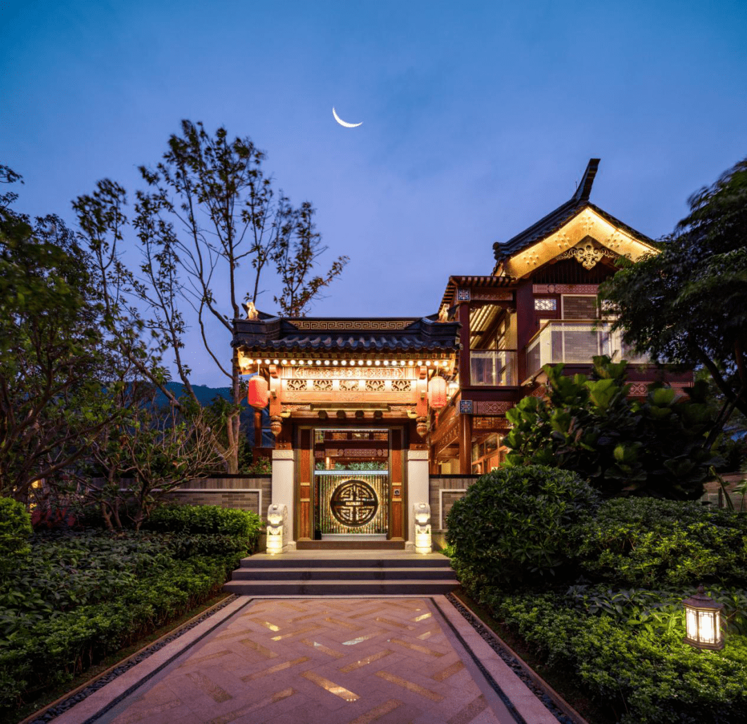 中开阖高门深院的大家风范;萃取苏州园林造园精髓,融入日本枯山水禅意