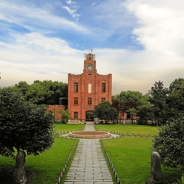 浙大之江校區之前是之江大學,現為浙江大學光華法學院,被譽為