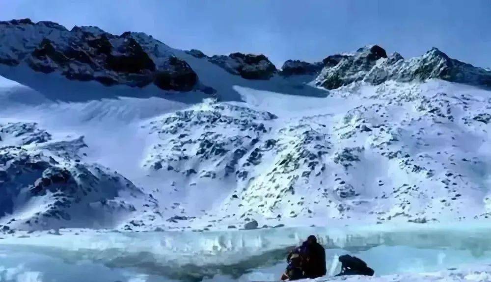 此外,达古冰川景区还先后成为央视纪录片《长征》,电视剧《雪震》《藏