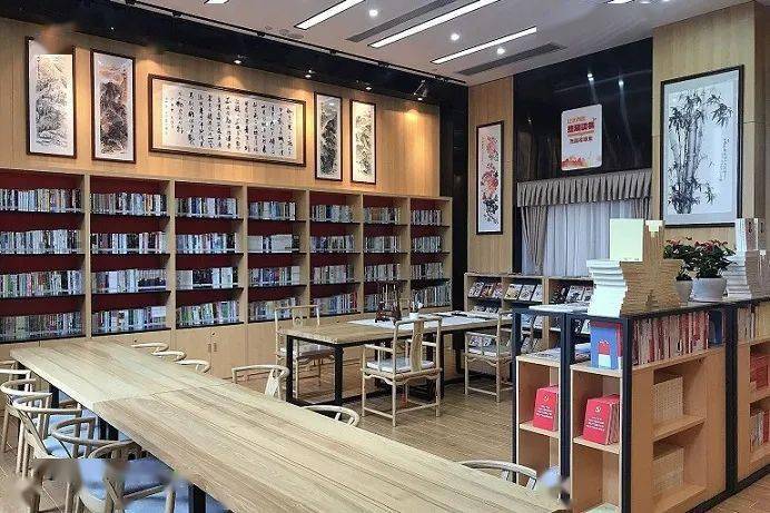 提前一天致電圖書館預約進館 8 蓮花街道 開放時間 週一至週五(週六日