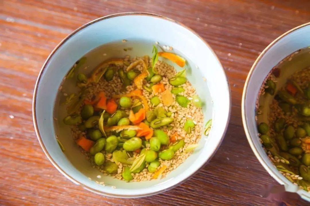 饭糍干茶&熏青豆茶"东横头"与"西横头"最大的区别是待客之道不同,"东