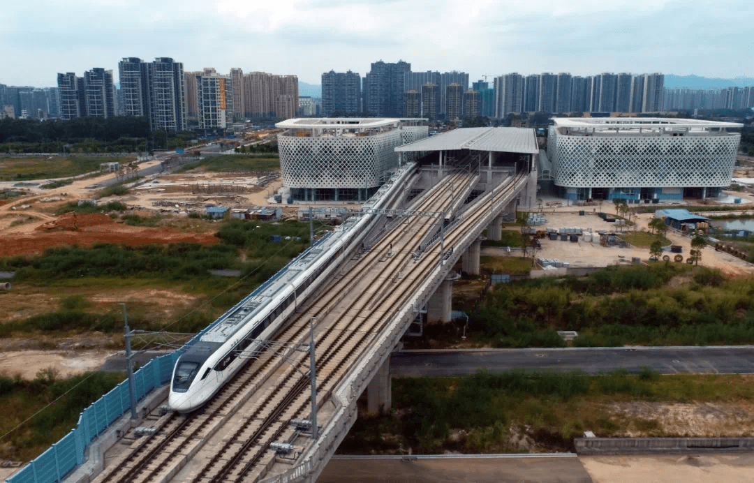 来了广清城际动车起跑首次从花都驶向清远