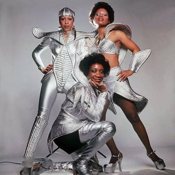 他给灵魂乐团labelle(patti labelle从该组合出道)穿上了超越那个时代